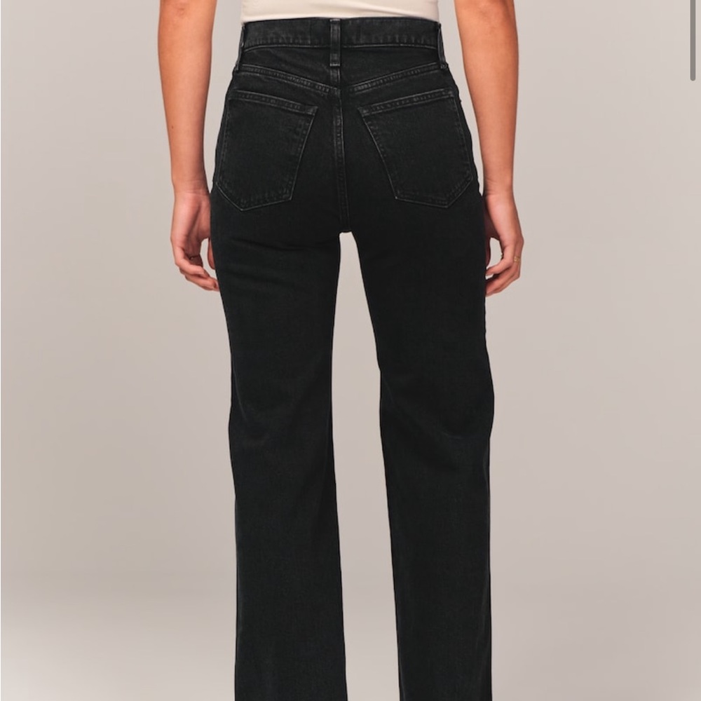 90’s High Rise Relaxed Jean.